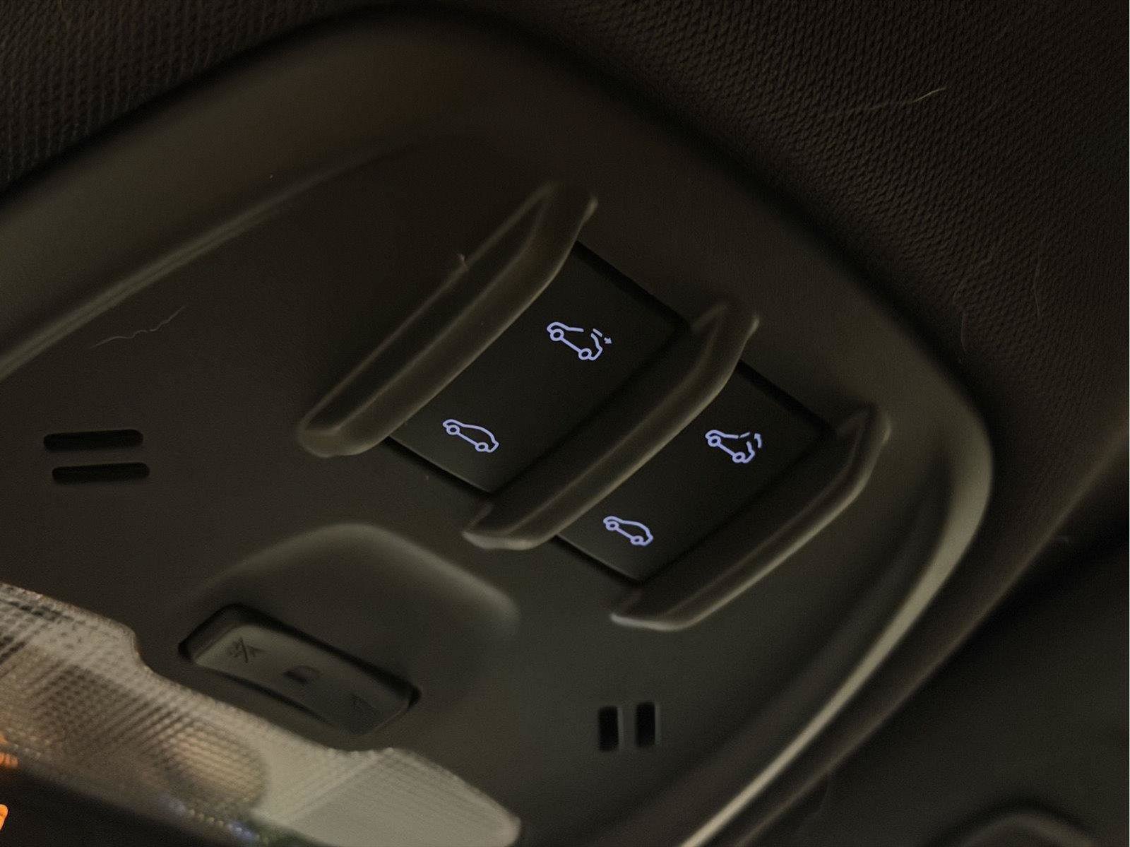 Used 2024 Chevrolet Trax RS w/ Sunroof Package FWD image 23
