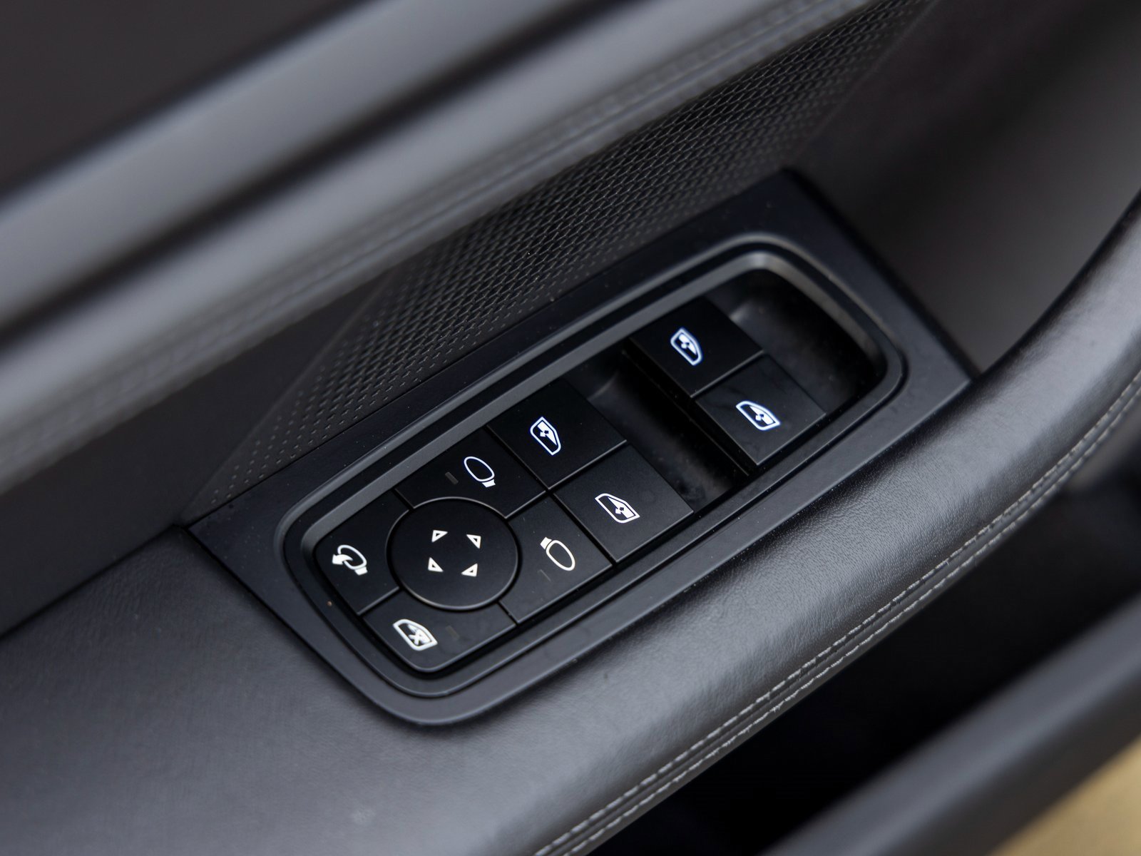 Certified 2023 Porsche Taycan GTS image 25