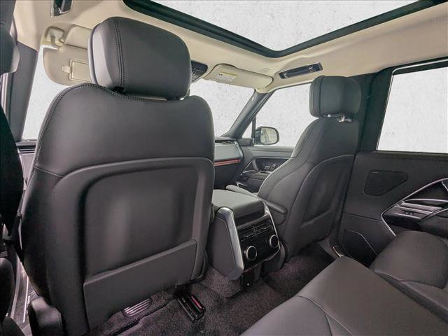New 2025 Land Rover Range Rover Long Wheelbase SE image 20