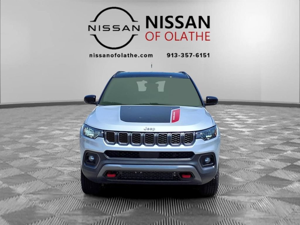 Used 2025 Jeep Compass Trailhawk AWD/4WD image 32