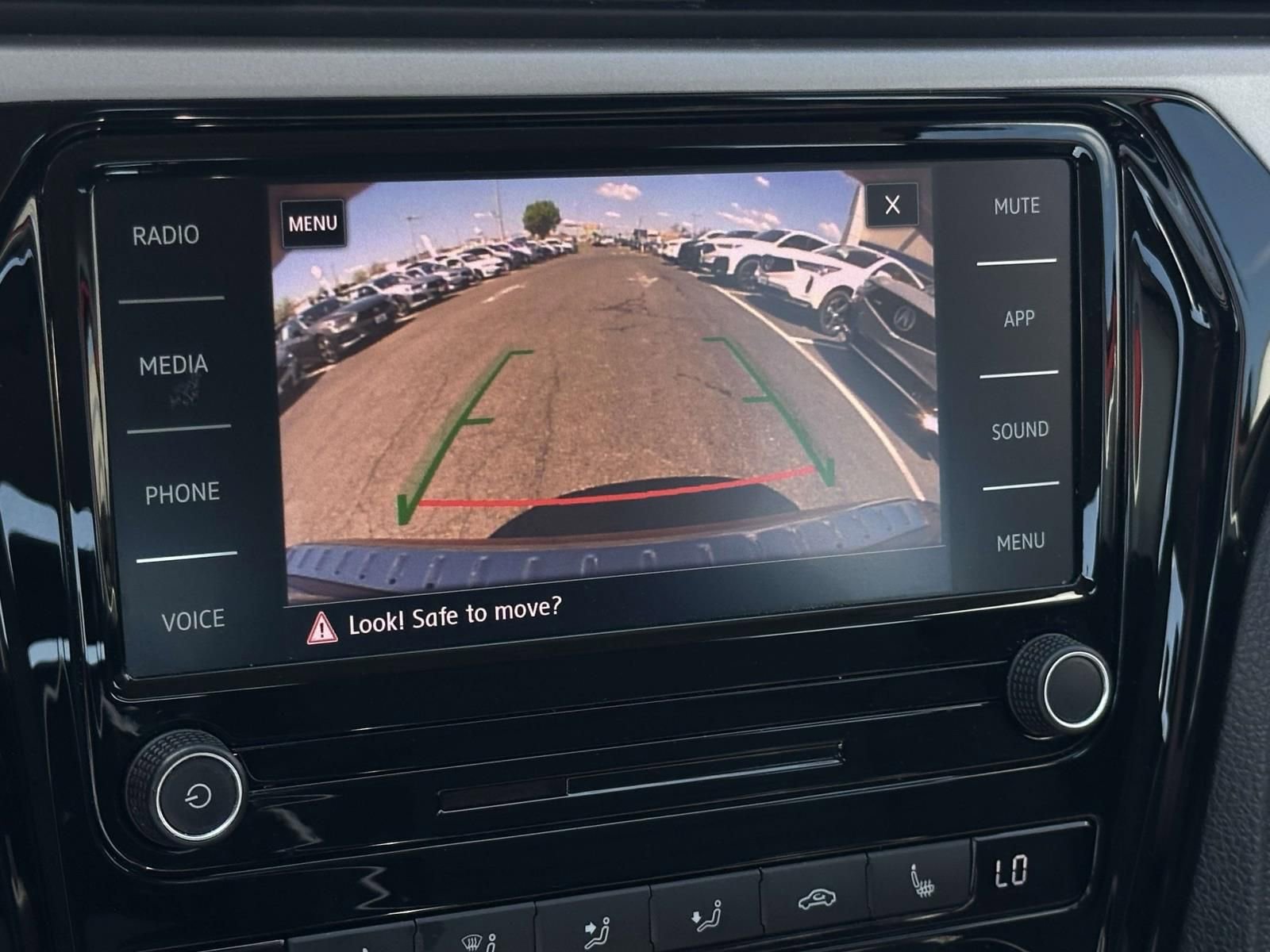 Used 2022 Volkswagen Passat 2.0T SE image 21