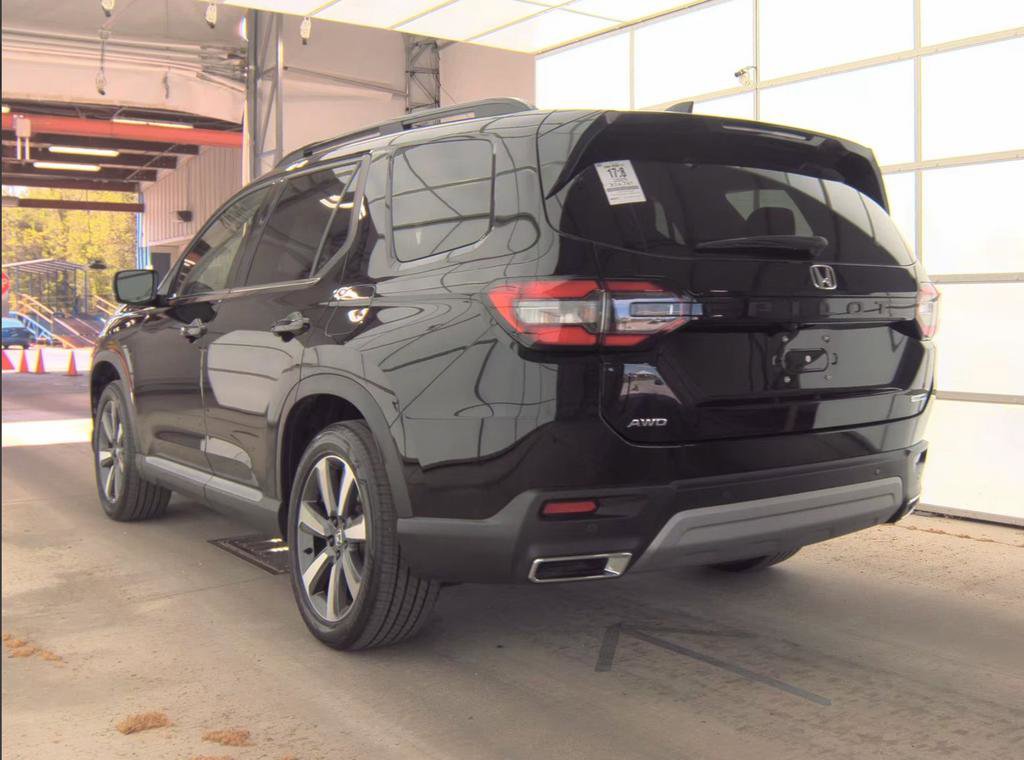 Used 2025 Honda Pilot Touring image 6