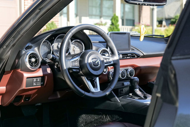 Used 2017 MAZDA MX-5 Miata RF Grand Touring RWD image 46