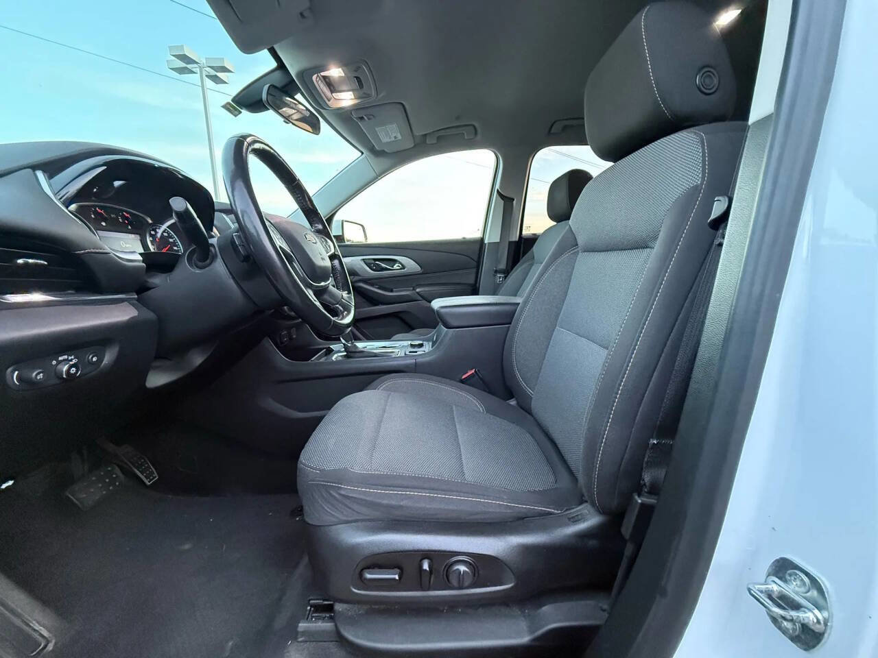 Used 2020 Chevrolet Traverse LT AWD/4WD image 9