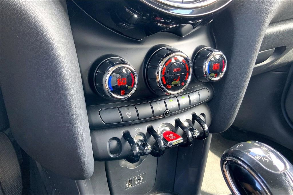 Used 2018 MINI Cooper 4-Door Hardtop image 31