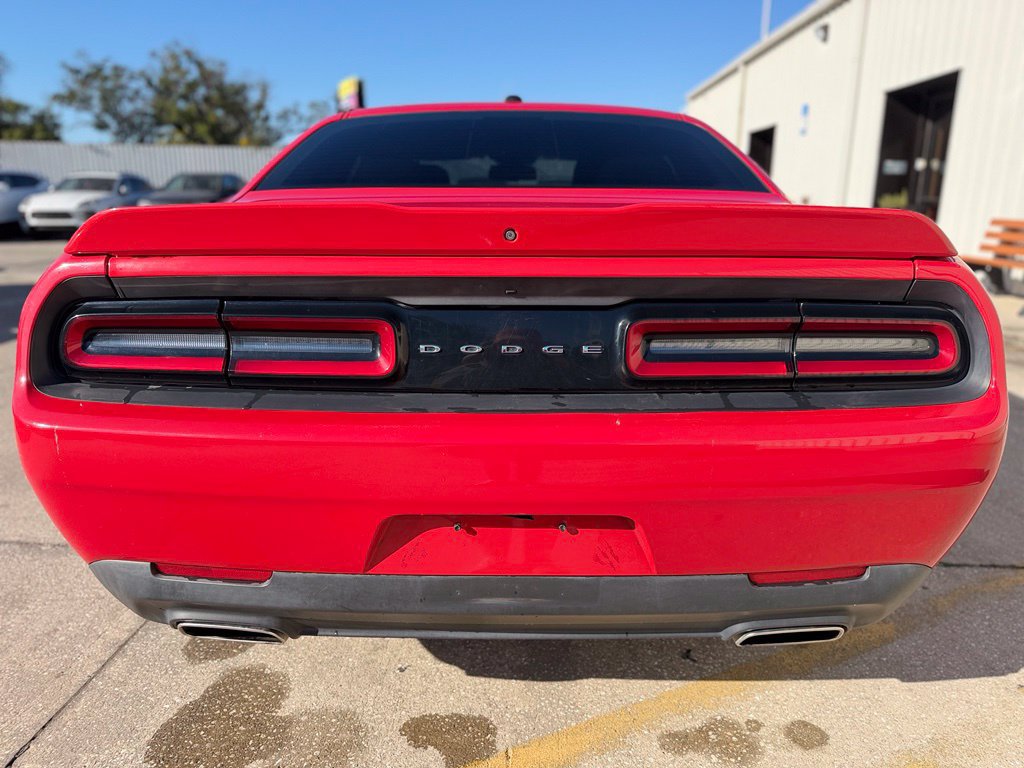 Used 2019 Dodge Challenger SXT RWD image 4