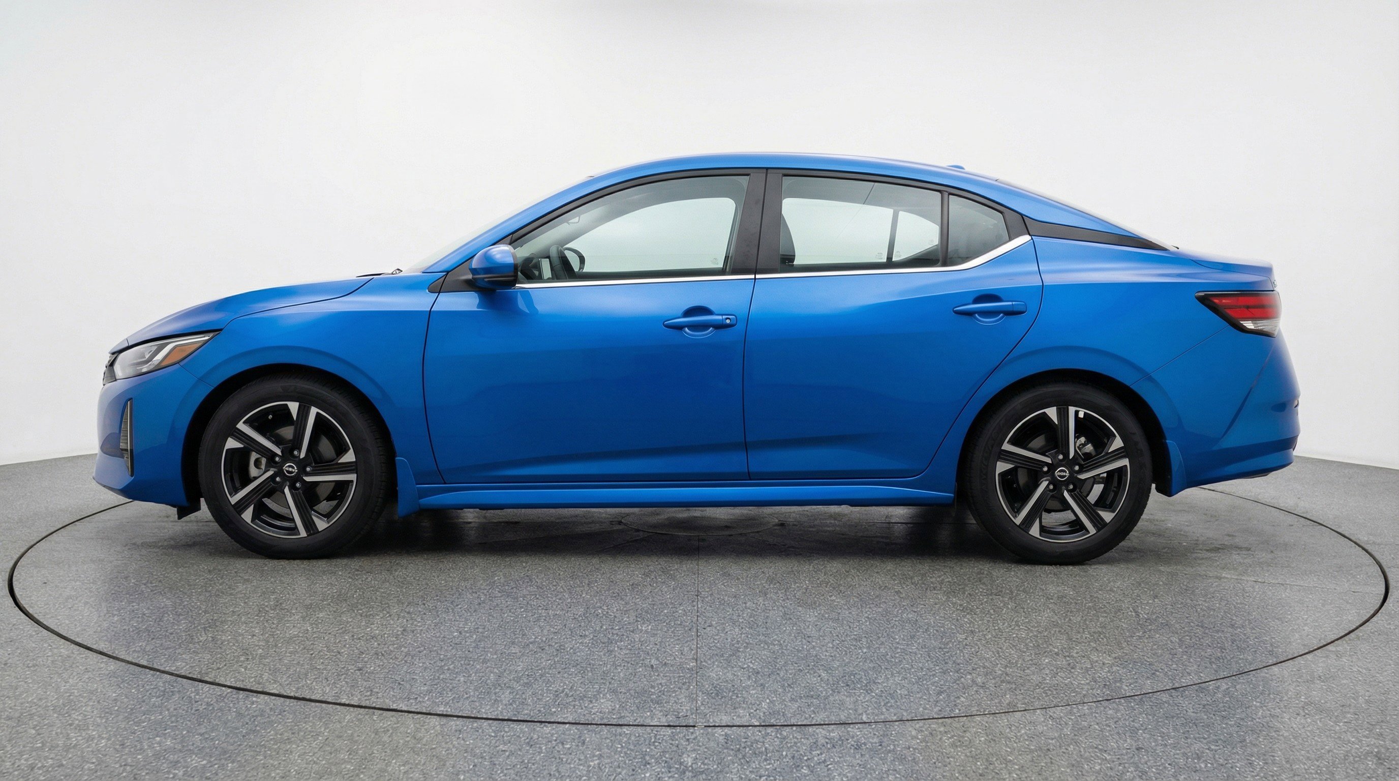 Used 2025 Nissan Sentra SV image 5