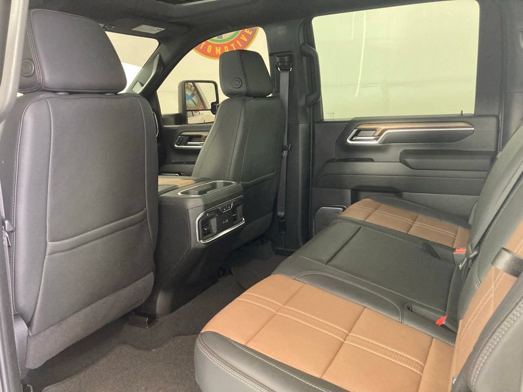 Used 2024 Chevrolet Silverado 3500 High Country w/ High Country Premium Package AWD/4WD image 17