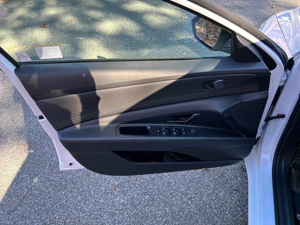 Certified 2025 Hyundai Elantra Sport image 13