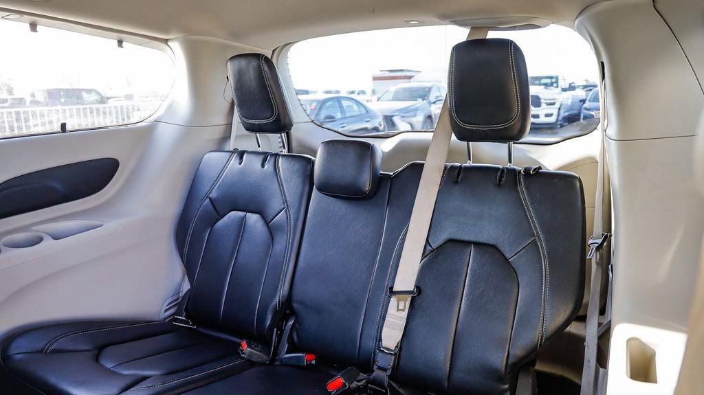 Used 2022 Chrysler Pacifica Touring-L FWD image 23