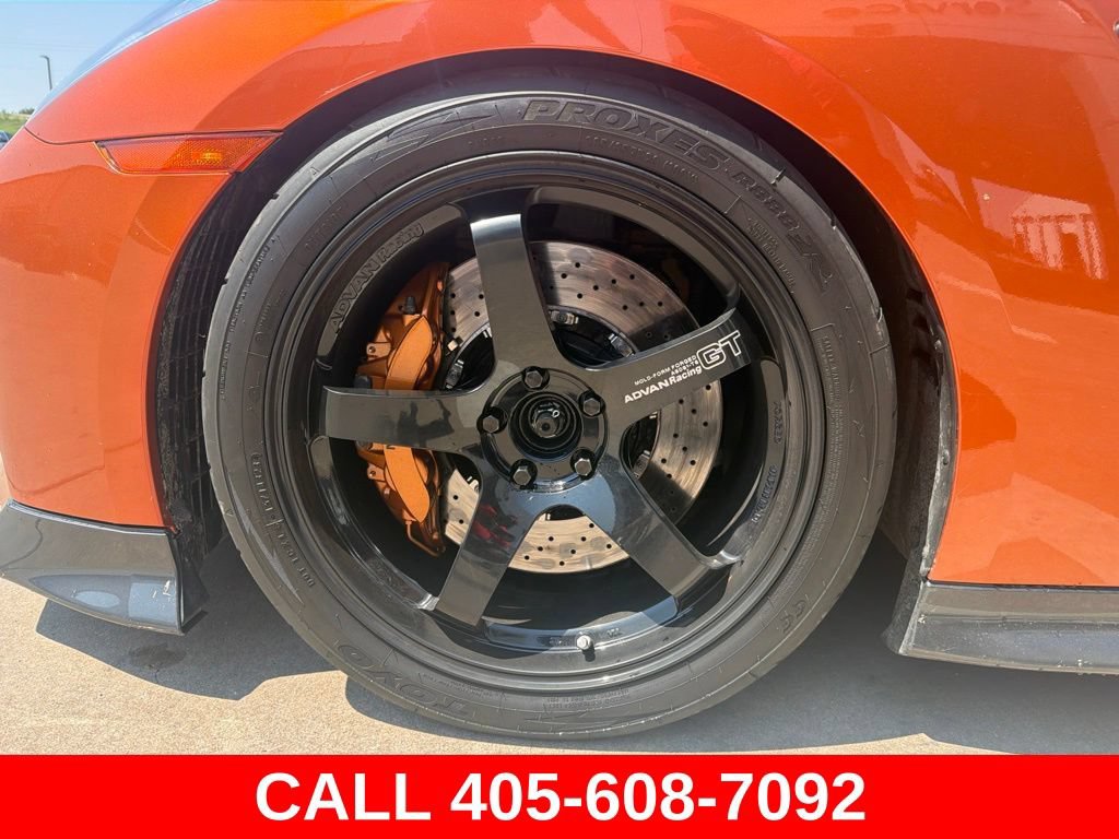 Used 2017 Nissan GT-R Premium w/ Premium Interior Package AWD/4WD image 16