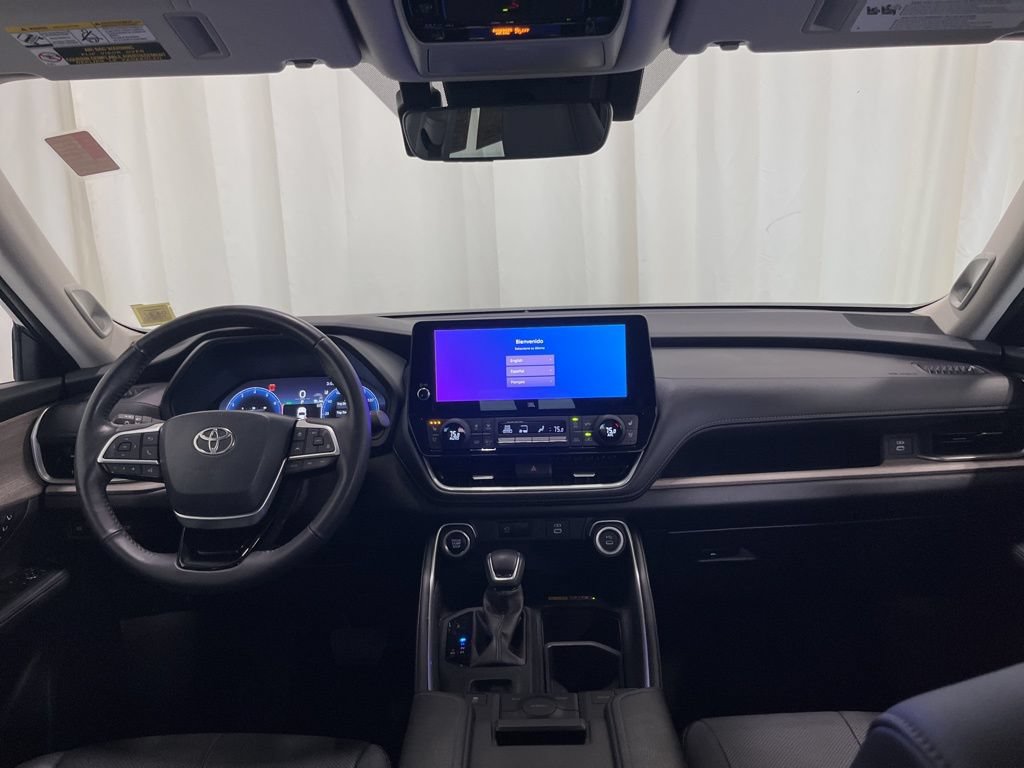 Used 2024 Toyota Grand Highlander AWD image 9