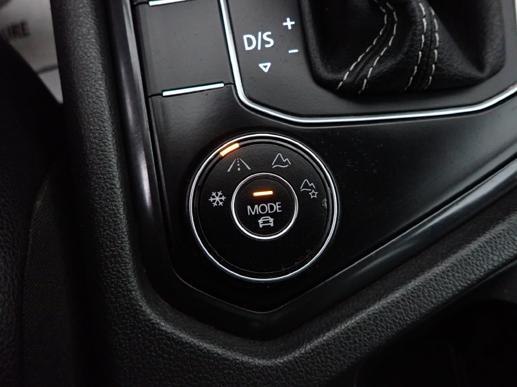 Used 2021 Volkswagen Tiguan SE R-Line AWD/4WD image 7