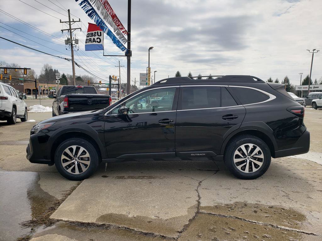 Used 2023 Subaru Outback Premium image 7
