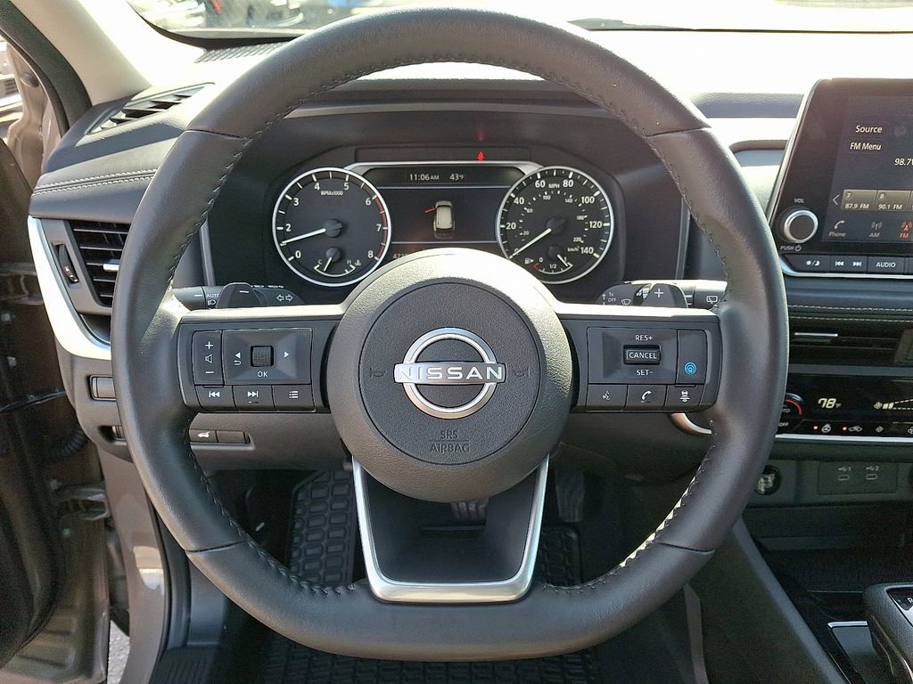 Used 2024 Nissan Rogue SV w/ SV Premium Package image 19