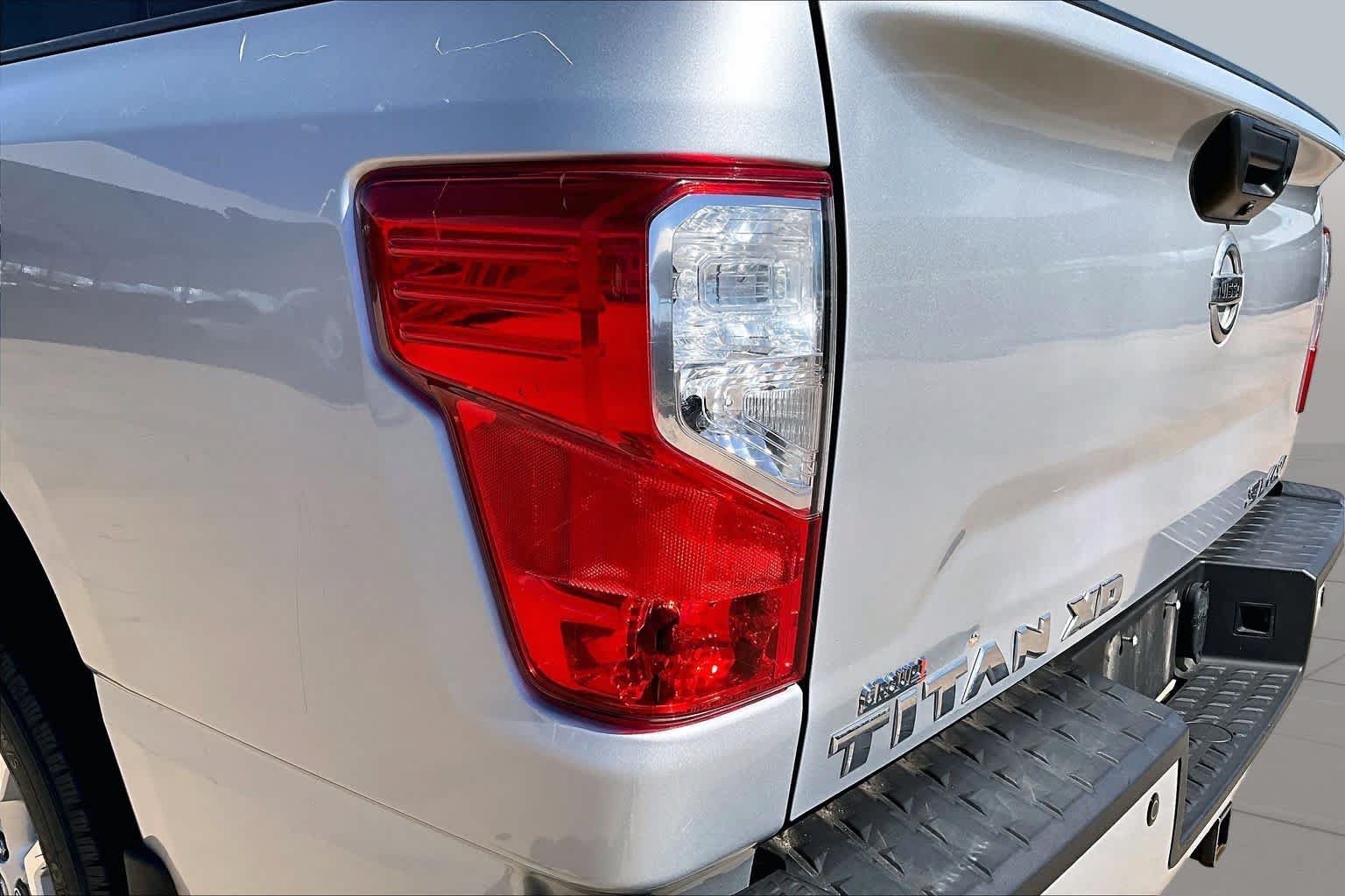 Used 2017 Nissan Titan SL AWD/4WD image 28