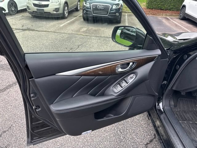 Used 2018 INFINITI Q50 Luxe w/ Essential Package (3.0T Luxe) AWD/4WD image 13