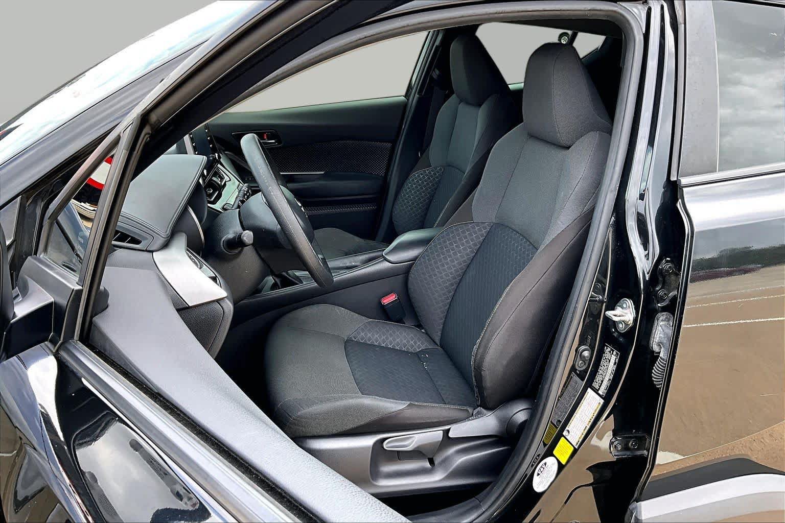 Used 2021 Toyota C-HR LE FWD image 8