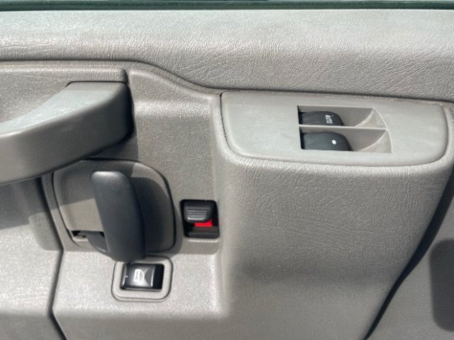 Used 2017 GMC Savana 3500 Extended RWD image 9