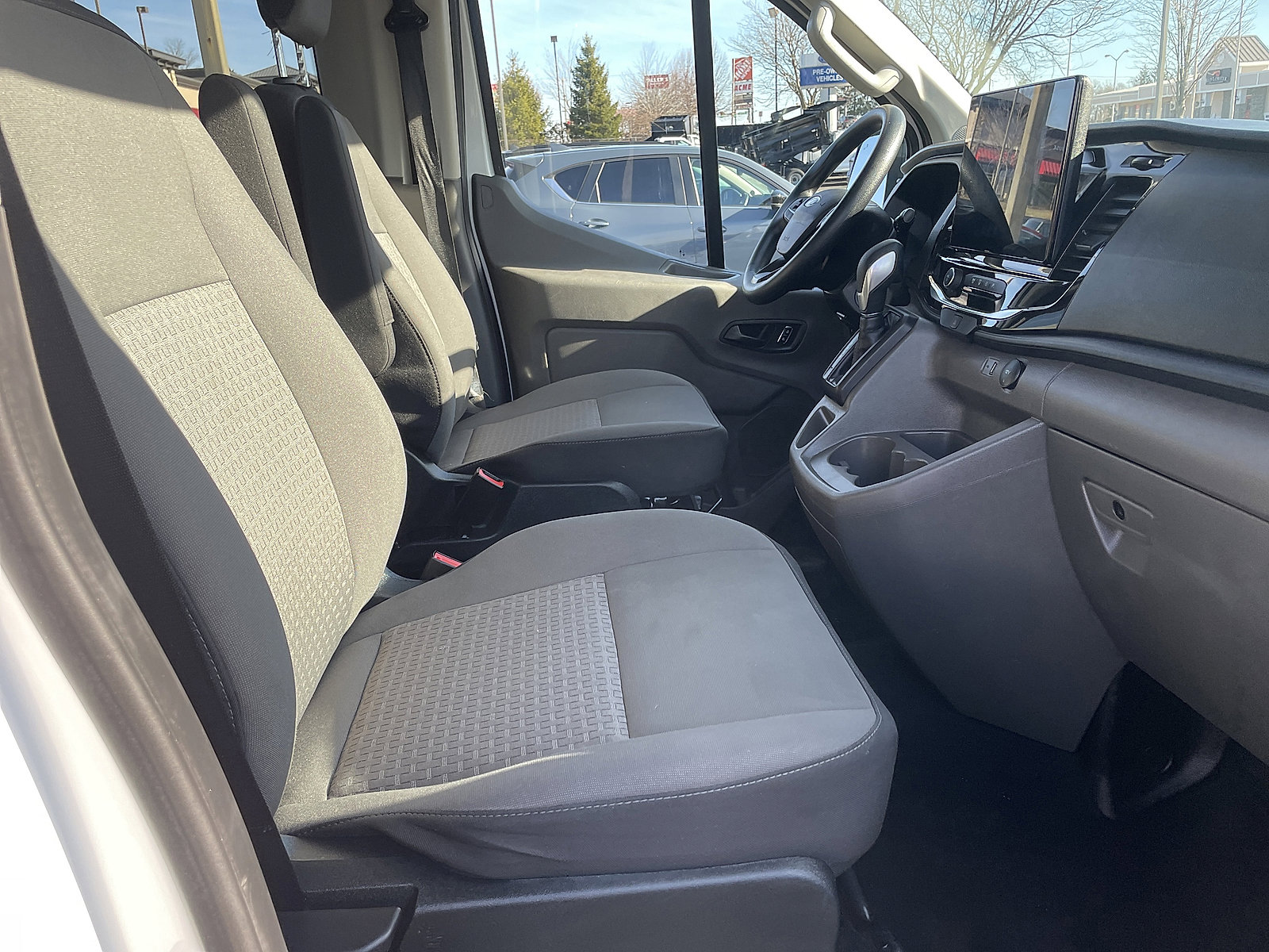 Used 2023 Ford Transit 350 XLT image 10