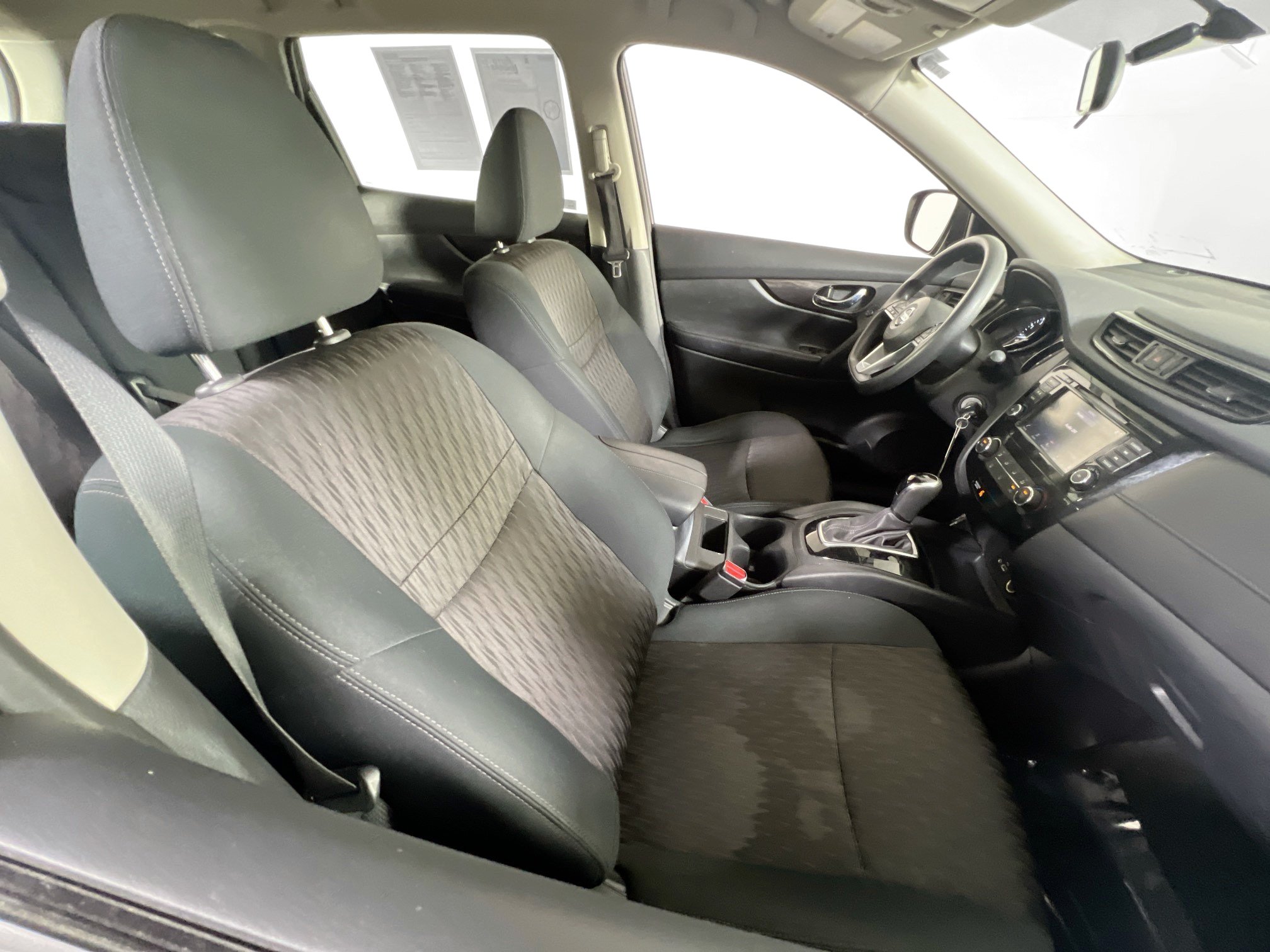 Used 2018 Nissan Rogue S AWD/4WD image 25