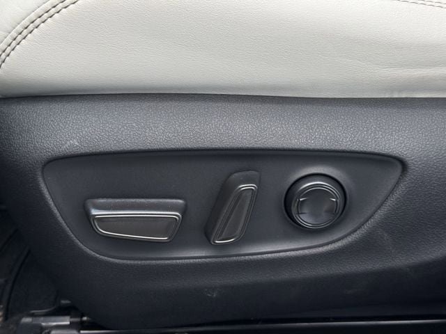 Used 2023 Toyota RAV4 Limited image 31