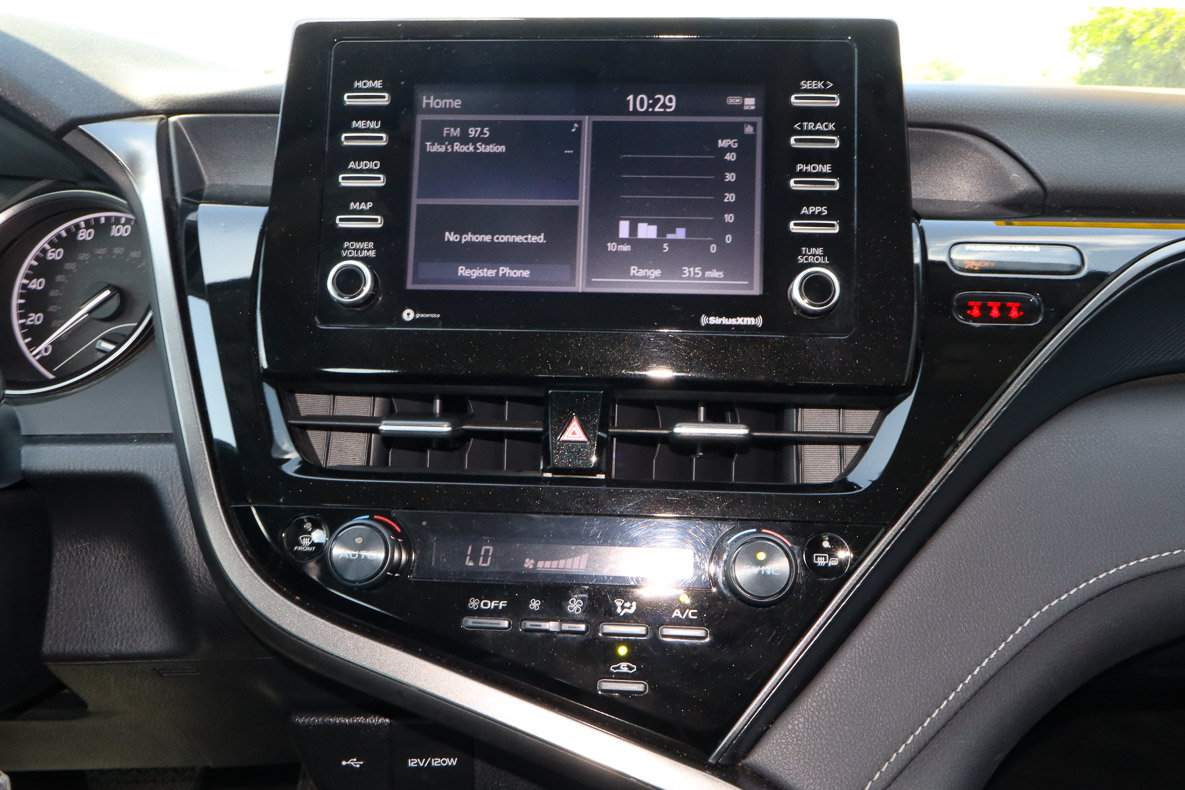 Used 2024 Toyota Camry SE FWD image 11