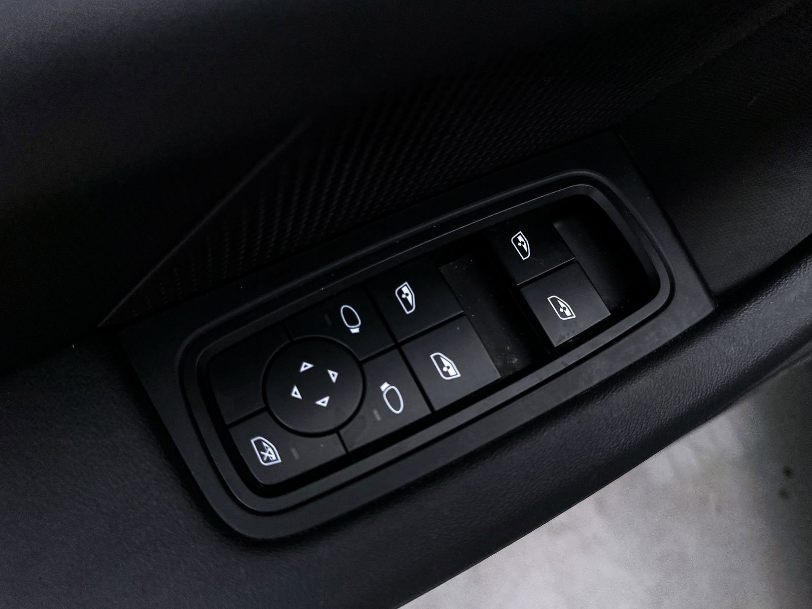 Used 2024 Porsche Taycan RWD image 18