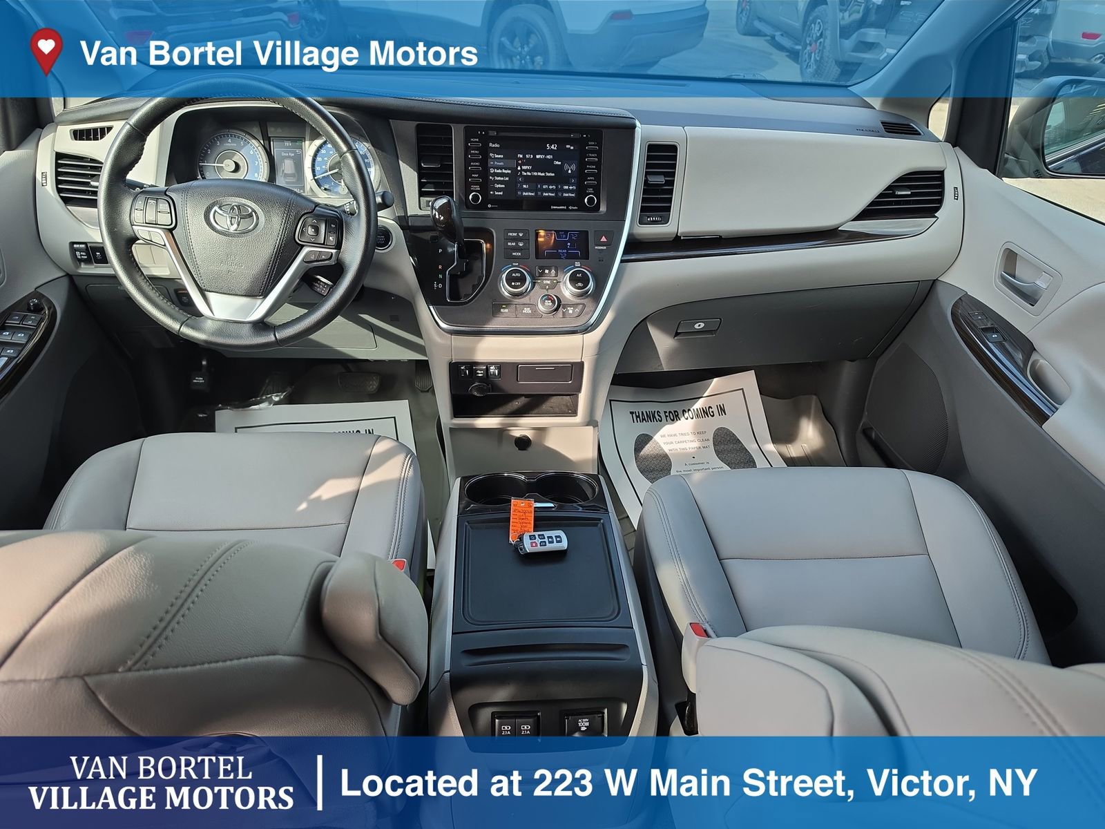 Used 2019 Toyota Sienna XLE w/ XLE Navigation Package FWD image 30