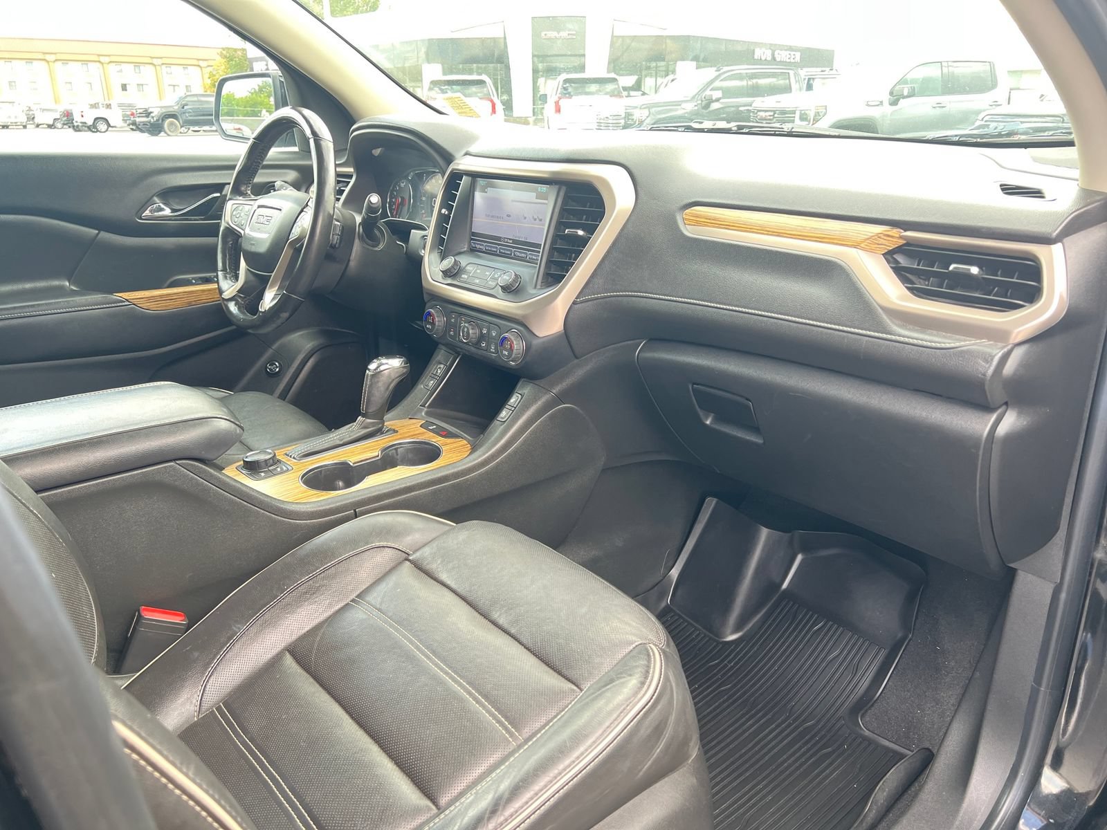 Used 2017 GMC Acadia Denali w/ Technology Package AWD/4WD image 37