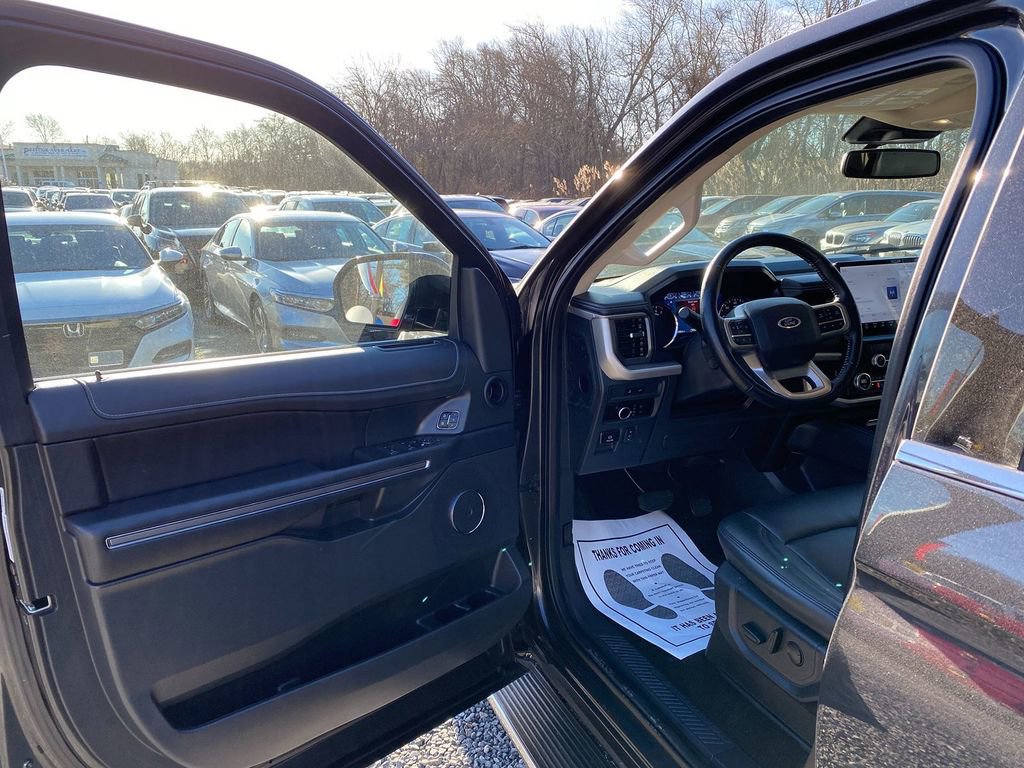 Used 2023 Ford Expedition XLT image 10