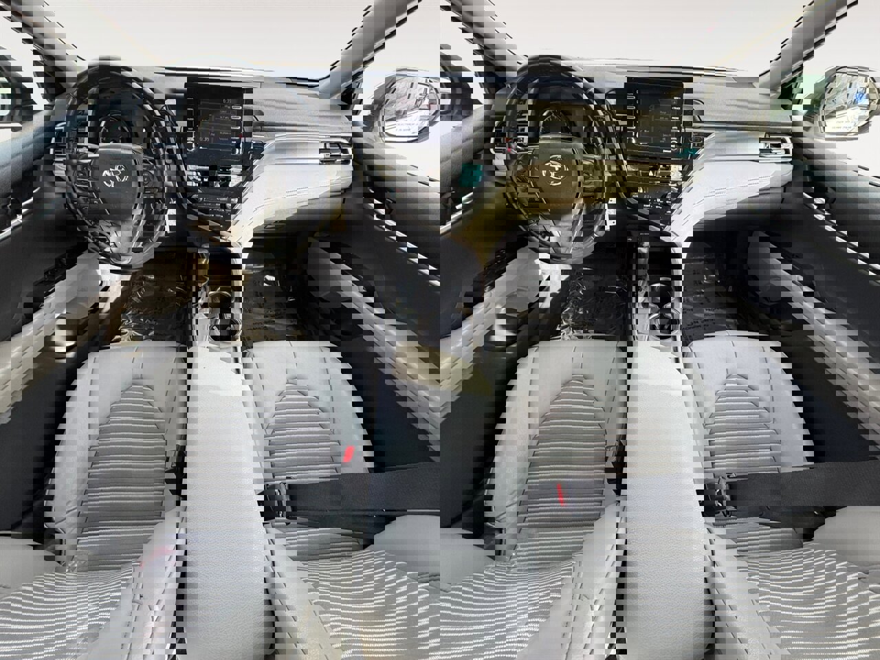 Used 2021 Toyota Camry SE image 11