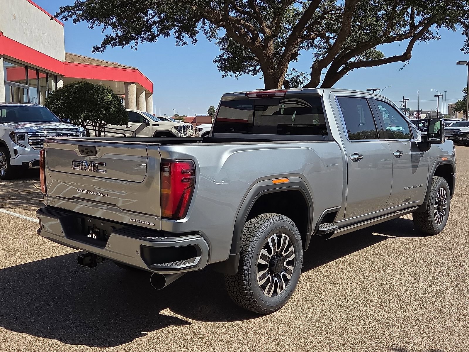 New 2026 GMC Sierra 2500 Denali Ultimate w/ LPO, Black Badging Package AWD/4WD image 4