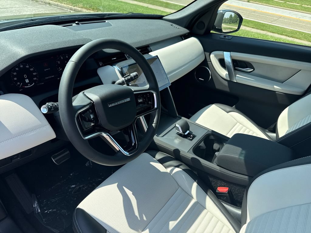 New 2026 Land Rover Discovery Sport Landmark AWD/4WD image 12