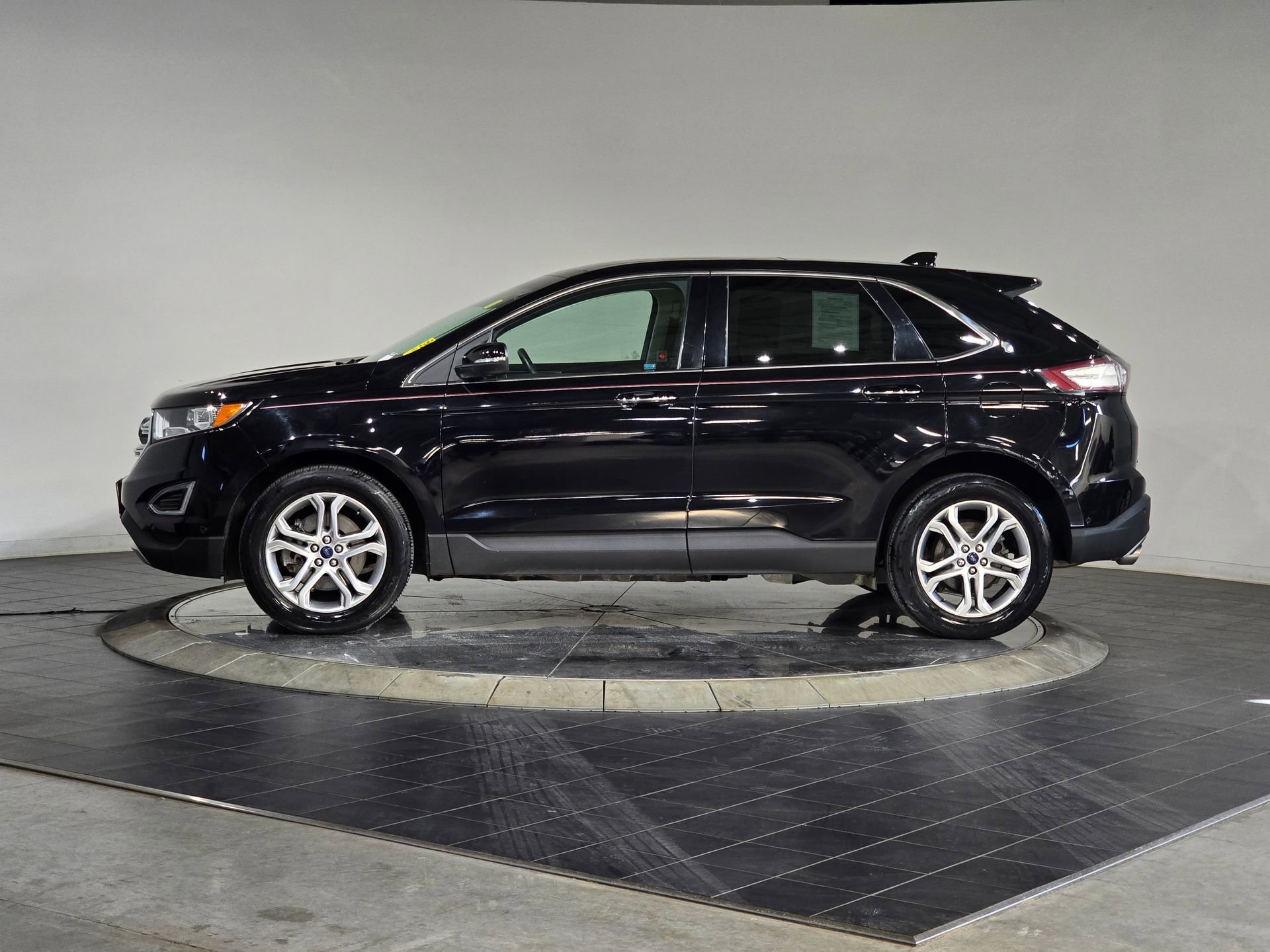 Used 2016 Ford Edge Titanium w/ Equipment Group 302A image 7