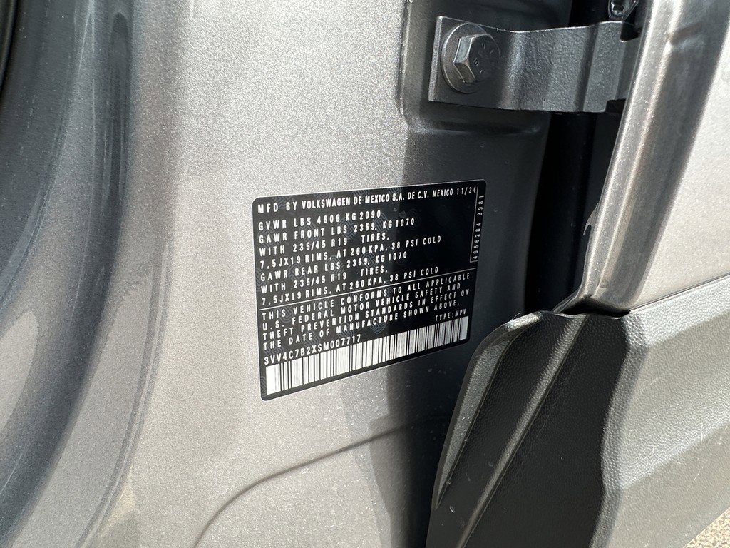 New 2025 Volkswagen Taos SEL image 20