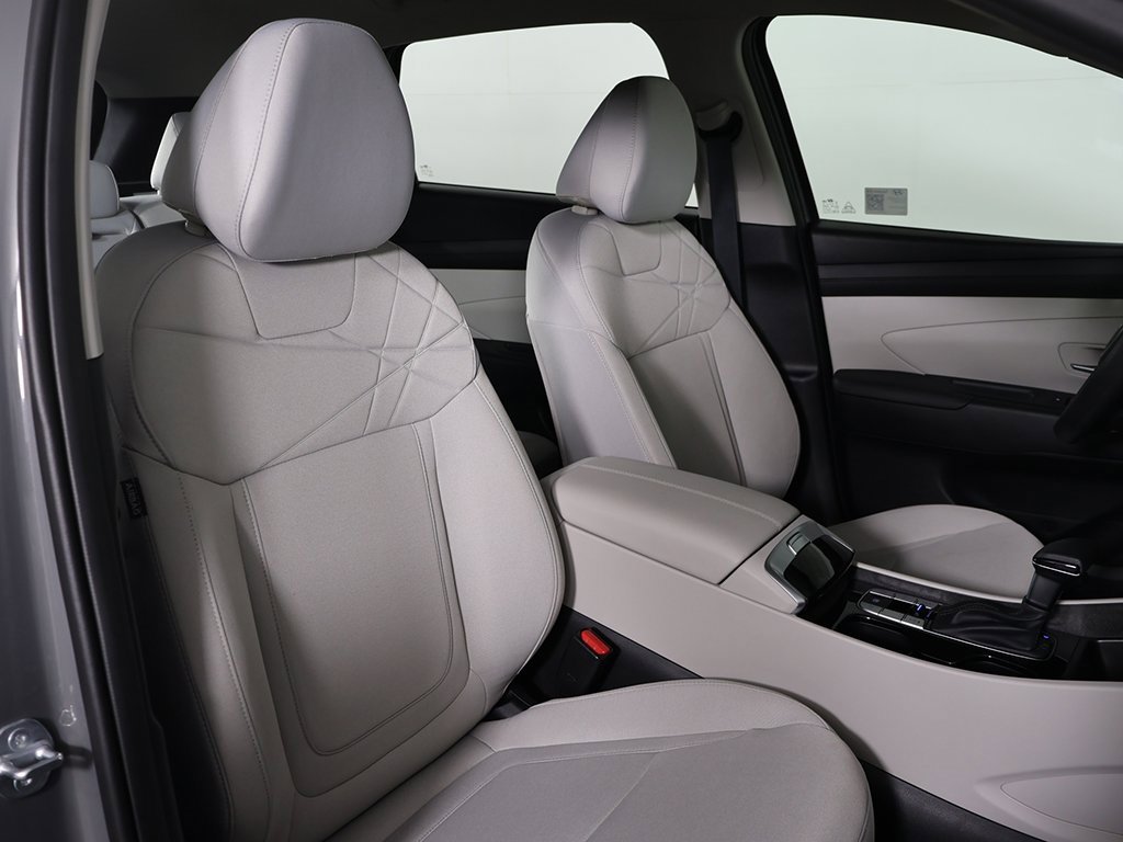 Certified 2025 Hyundai Tucson SE image 26