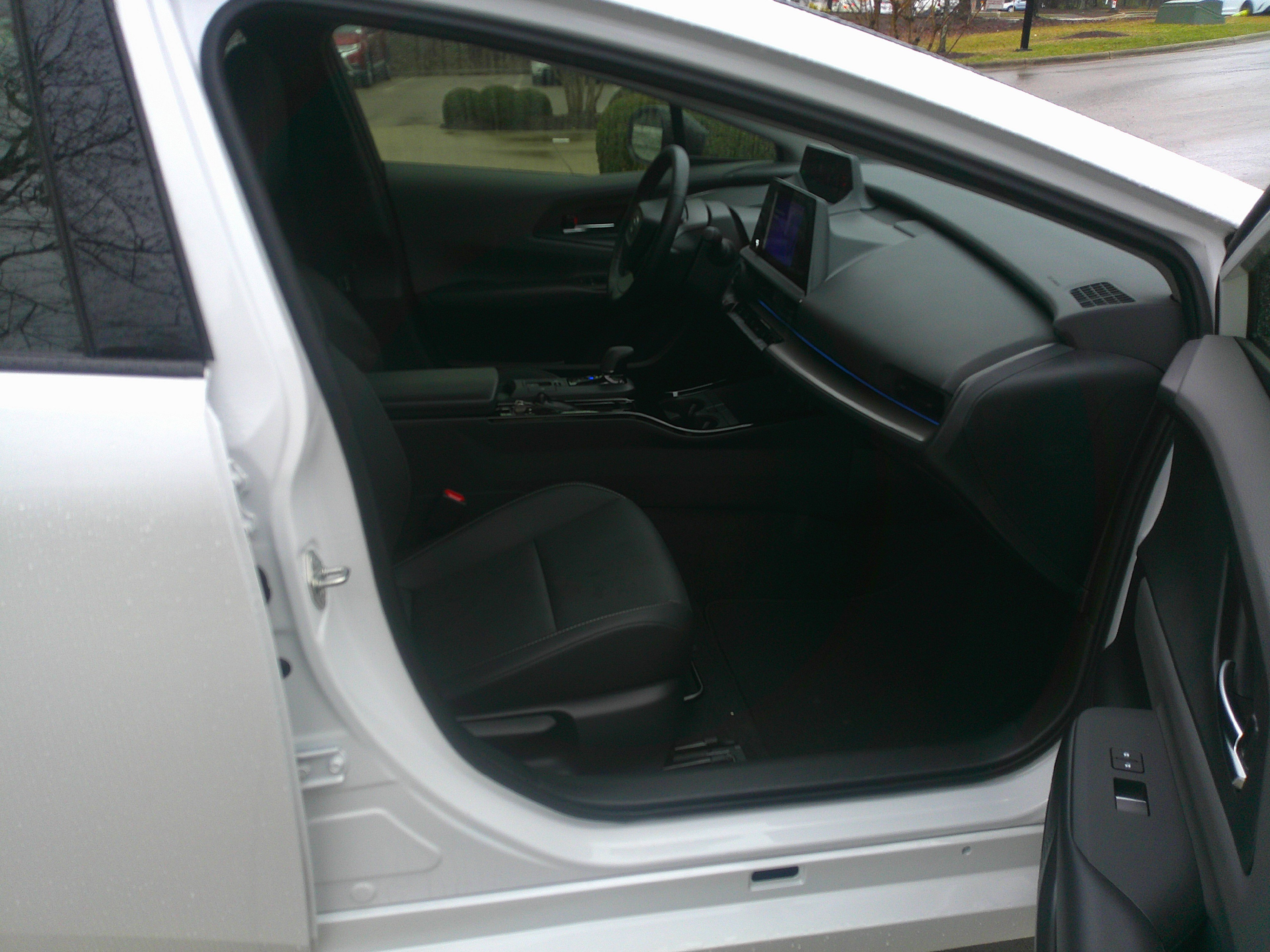 Used 2024 Toyota Prius XLE image 37
