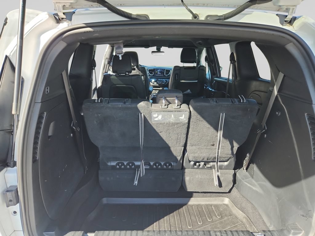 Used 2019 Chrysler Pacifica Touring-L Plus w/ S Appearance Package FWD image 19