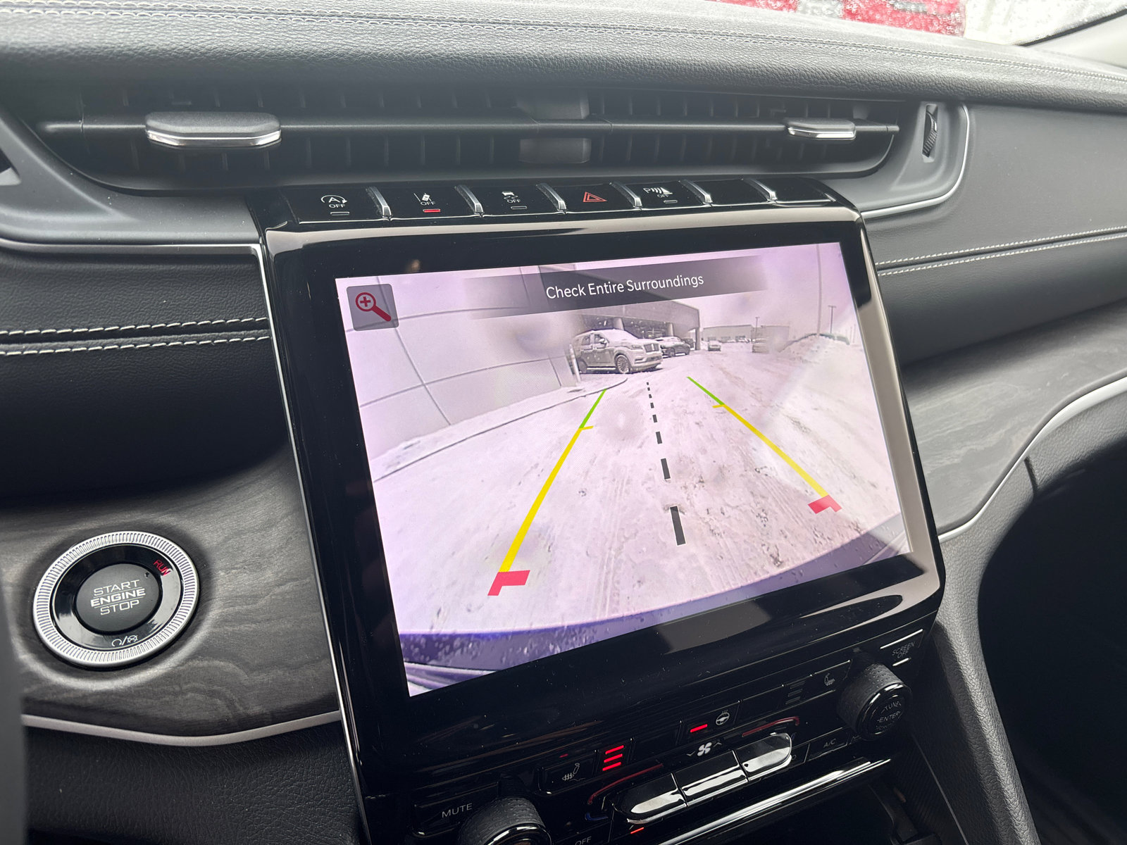 Used 2023 Jeep Grand Cherokee Limited image 20