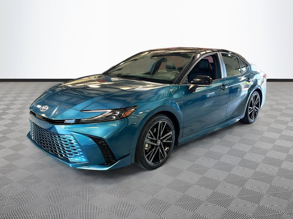 Used 2025 Toyota Camry XSE FWD image 3