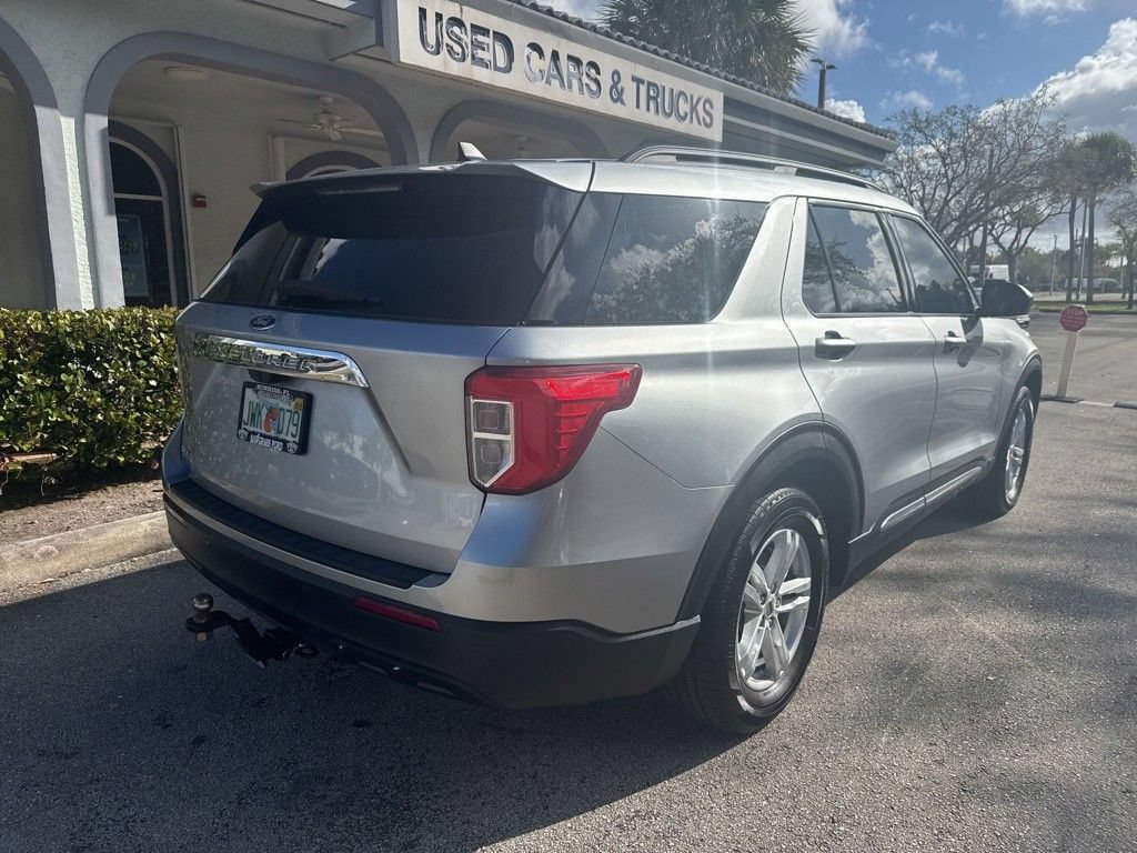 Used 2024 Ford Explorer XLT RWD image 4