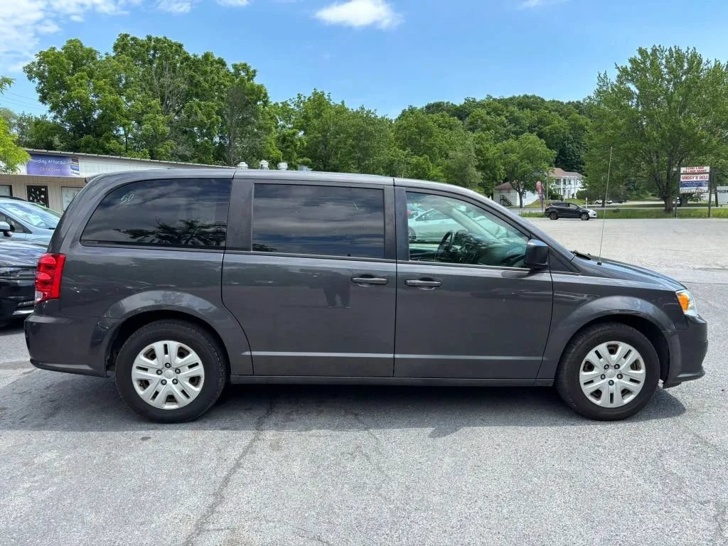 Used 2018 Dodge Grand Caravan SE w/ UConnect Hands-Free Group FWD image 9