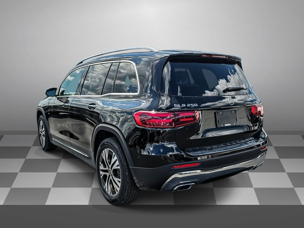 New 2026 Mercedes-Benz GLB 250 4MATIC image 4