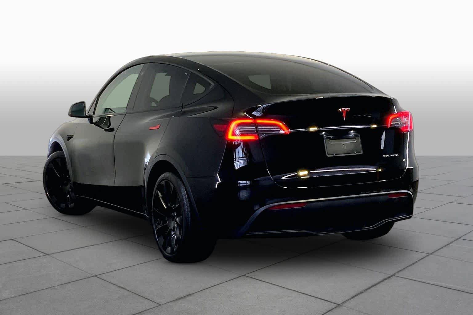 Used 2022 Tesla Model Y Long Range AWD/4WD image 11