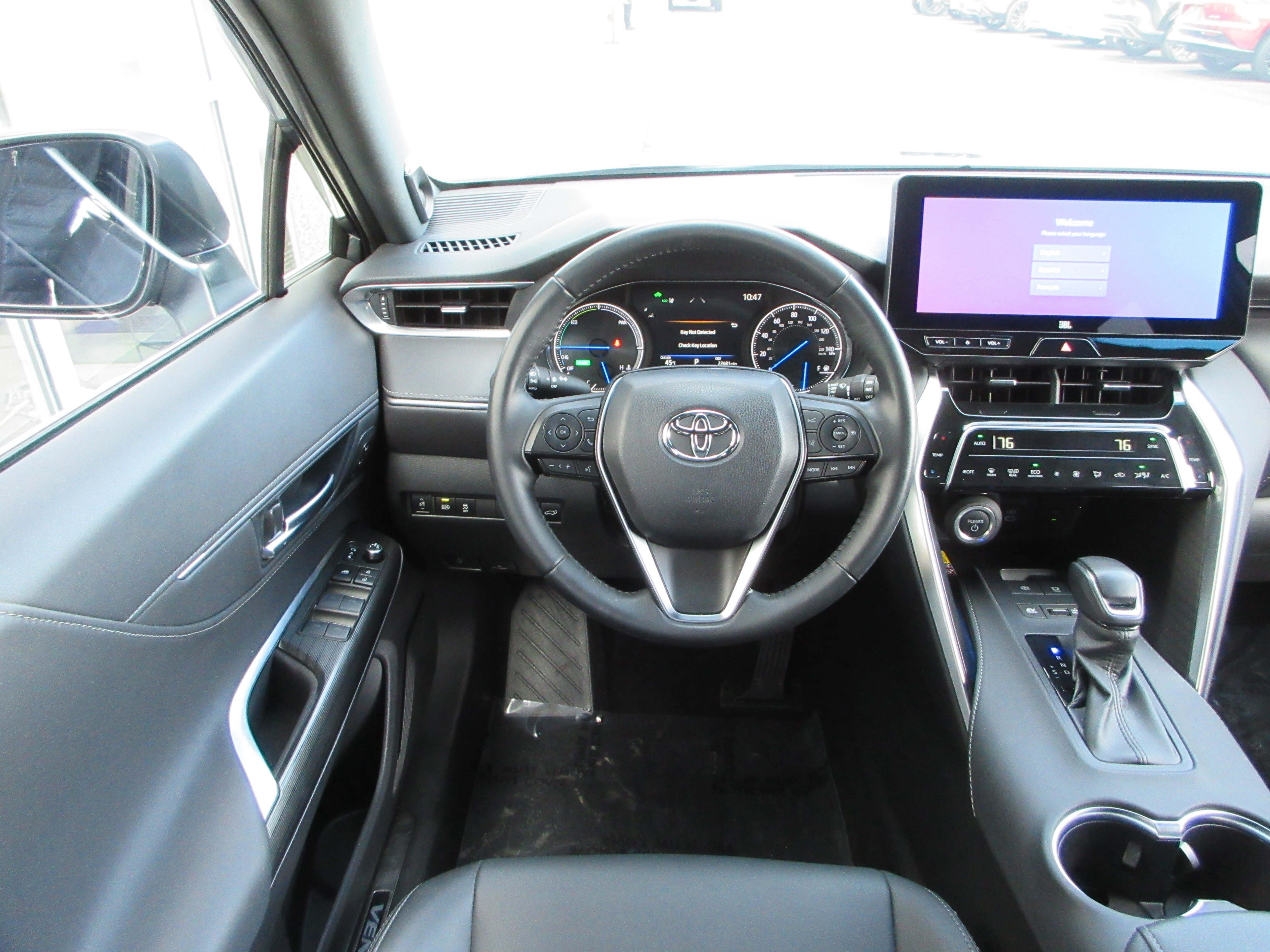 Used 2024 Toyota Venza XLE image 32