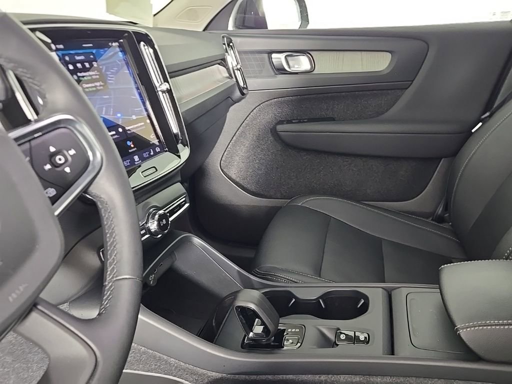 Certified 2024 Volvo XC40 B5 Core image 14