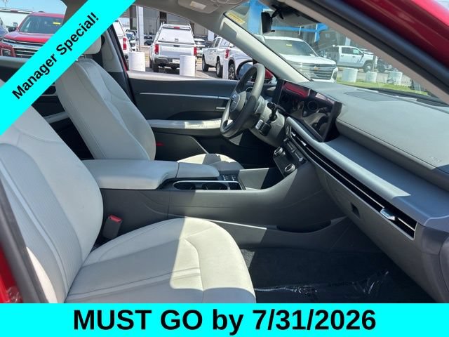 Used 2025 Hyundai Sonata SEL FWD image 31