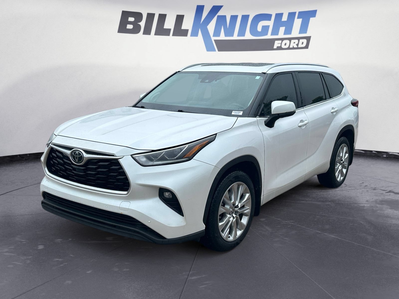 Used 2023 Toyota Highlander Limited AWD/4WD image 1