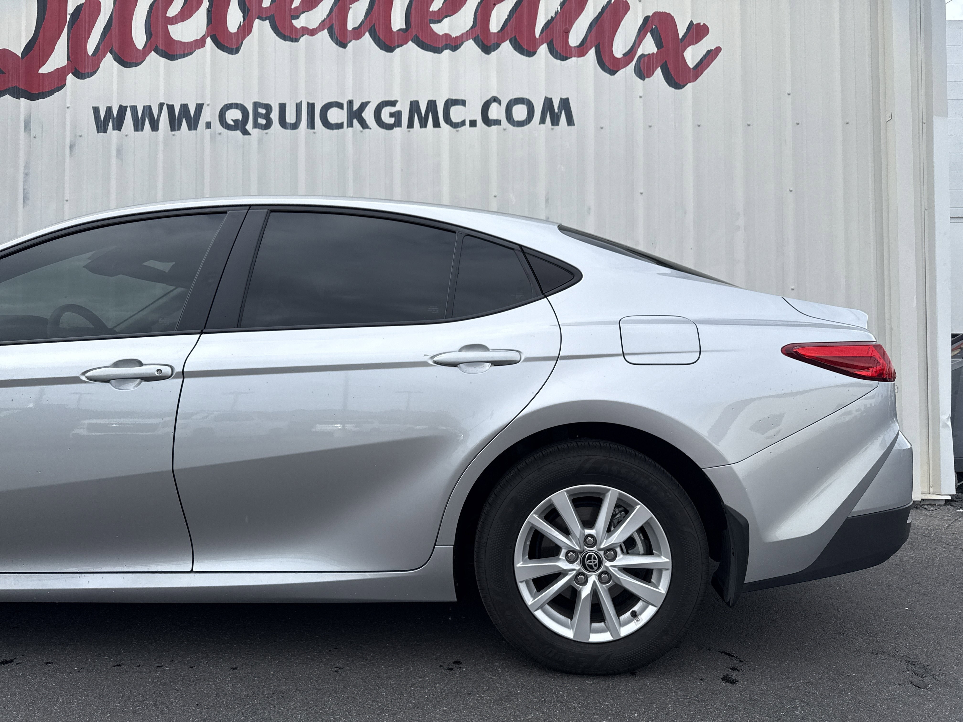 Used 2025 Toyota Camry LE image 2